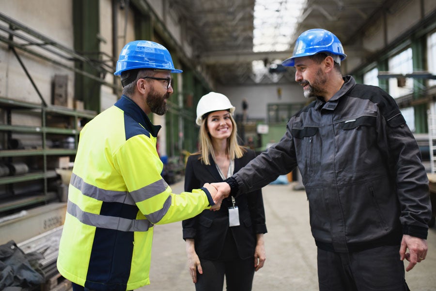 Die aktive Beteiligung von ArbeitnehmerInnen, Sicherheitsver­trauenspersonen und BetriebsrätInnen ist wesentlich für die erfolgreiche Prävention von Muskel- und Skeletterkrankungen.