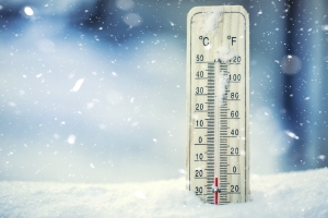 Symbolfoto Thermometer im Schnee