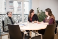 Renate Novak und Julia Steurer im Gespräch mit Hildegard Weinke