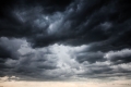 Symbolfoto: Gewitterwolken - Angriff auf die Rechte im ArbeitnehmerInnenschutz