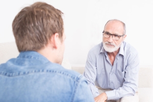 Psychologe und Klient im Gespräch