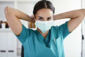 Krankenschwester mit Maske