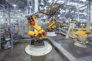 Industrieroboter in einer Fabrik